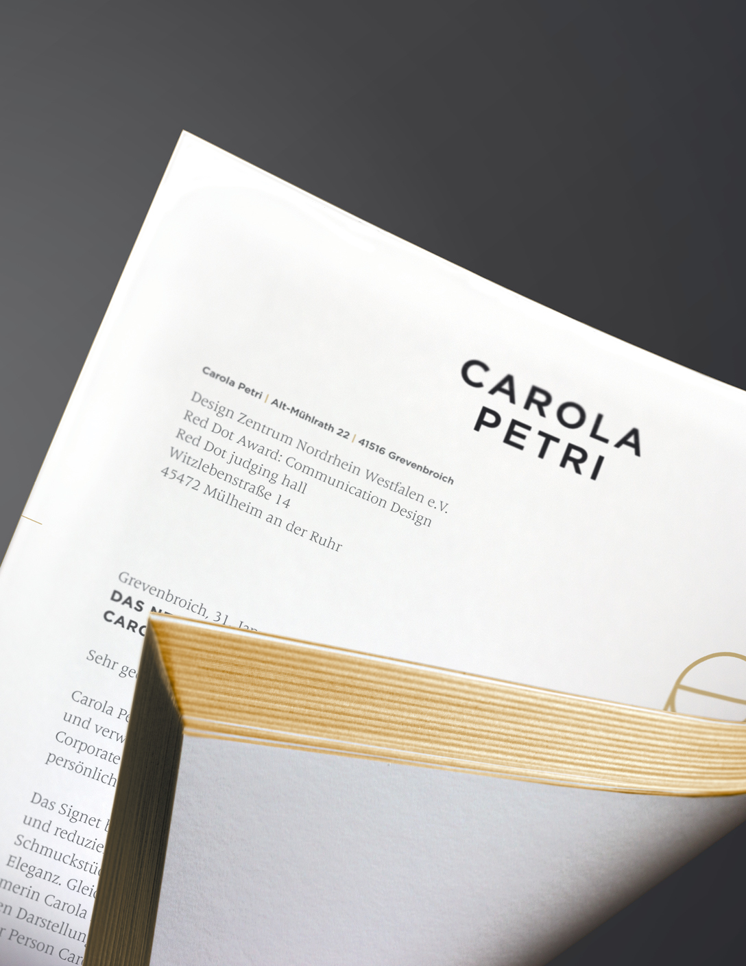 Carola Petri Briefbogen Detail-Ansicht mit Farbschnitt